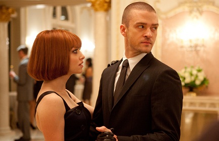 Justin Timberlake and Amanda Seyfried in IN TIME movie still